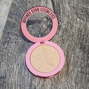 Jeffree Star Frozen Peach Supreme Frost Highlighter